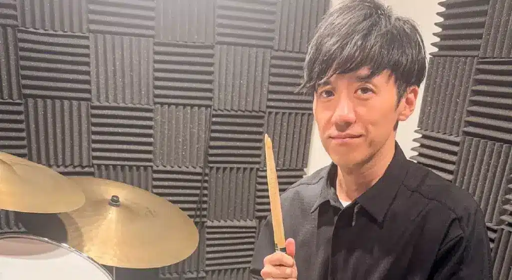 MUNE DRUM LAB、Heroセクションの画像、ドラム講師の棟允嗣