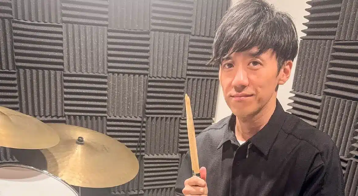 MUNE DRUM LAB、Heroセクションの画像、ドラム講師の棟允嗣