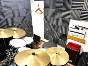 OneNoteミュージックスクールのドラム部屋のドラムセット